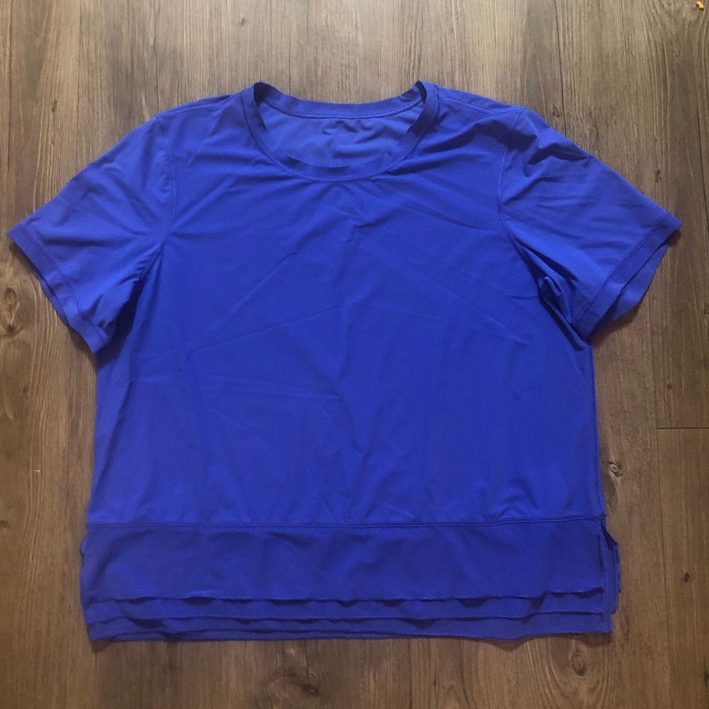 Lululemon - Sole Training Short Sleeve - Size 10